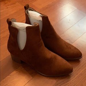 Forever 21 Tan suede boots heels size 10